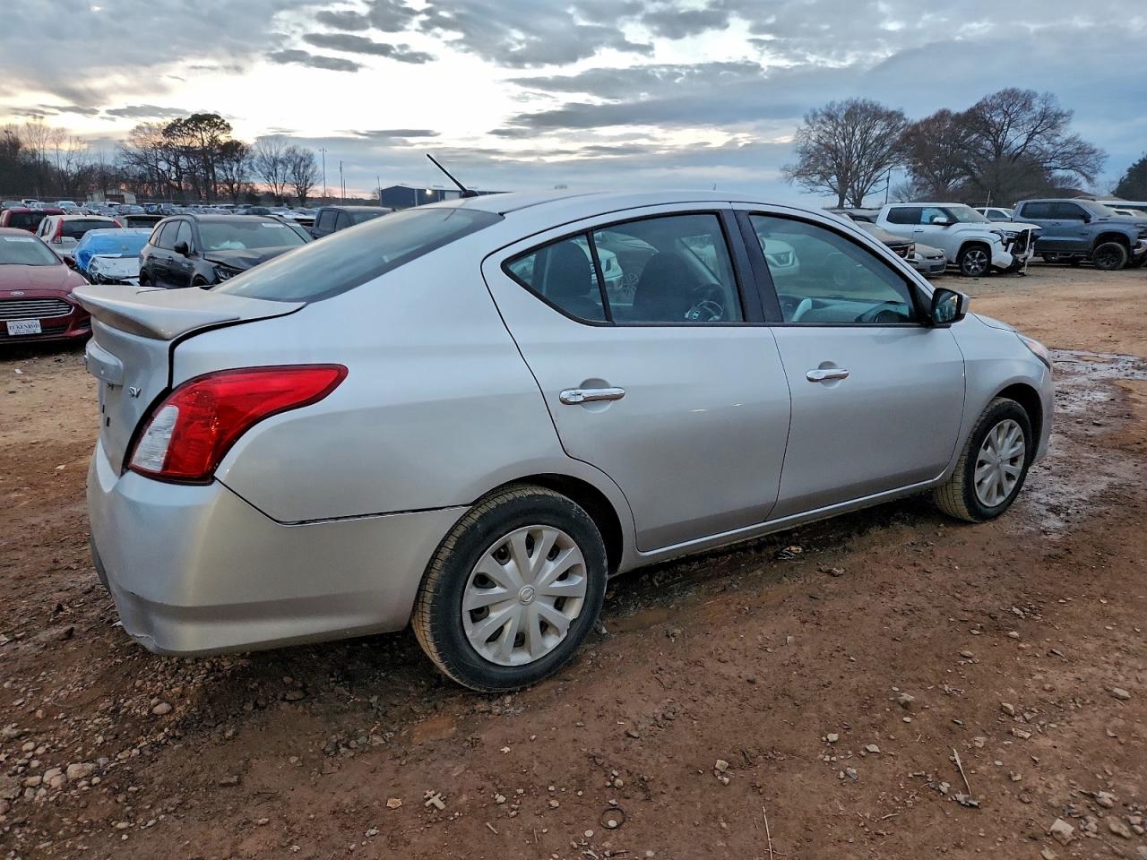 2018 NISSAN VERSA S photo 3