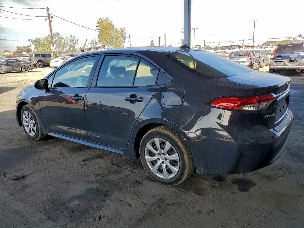 2025 TOYOTA COROLLA LE photo 4