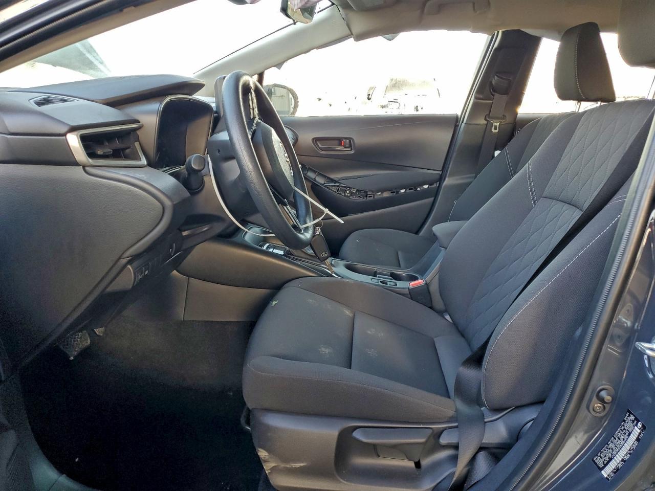 2025 TOYOTA COROLLA LE photo 19
