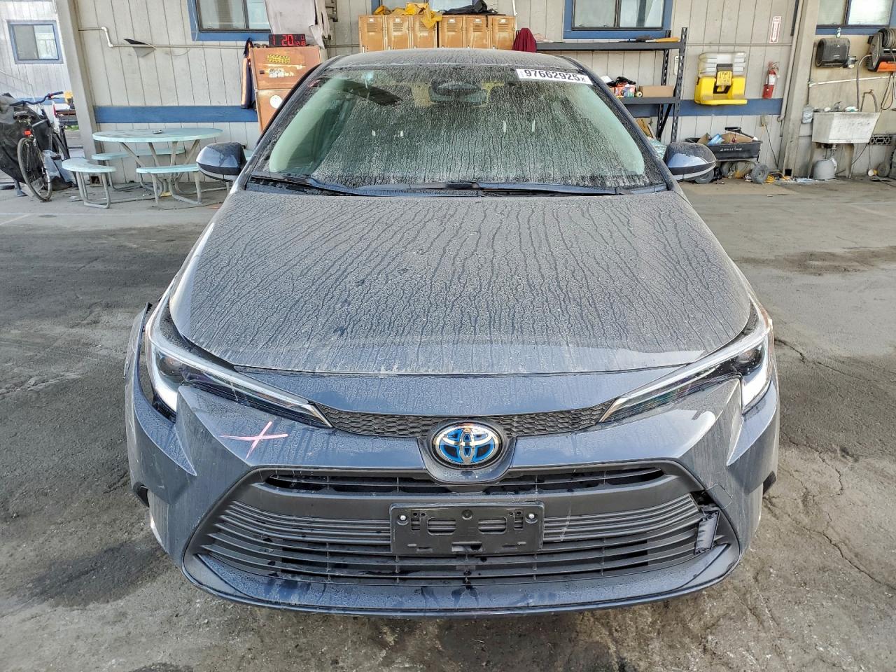 2025 TOYOTA COROLLA LE photo 13