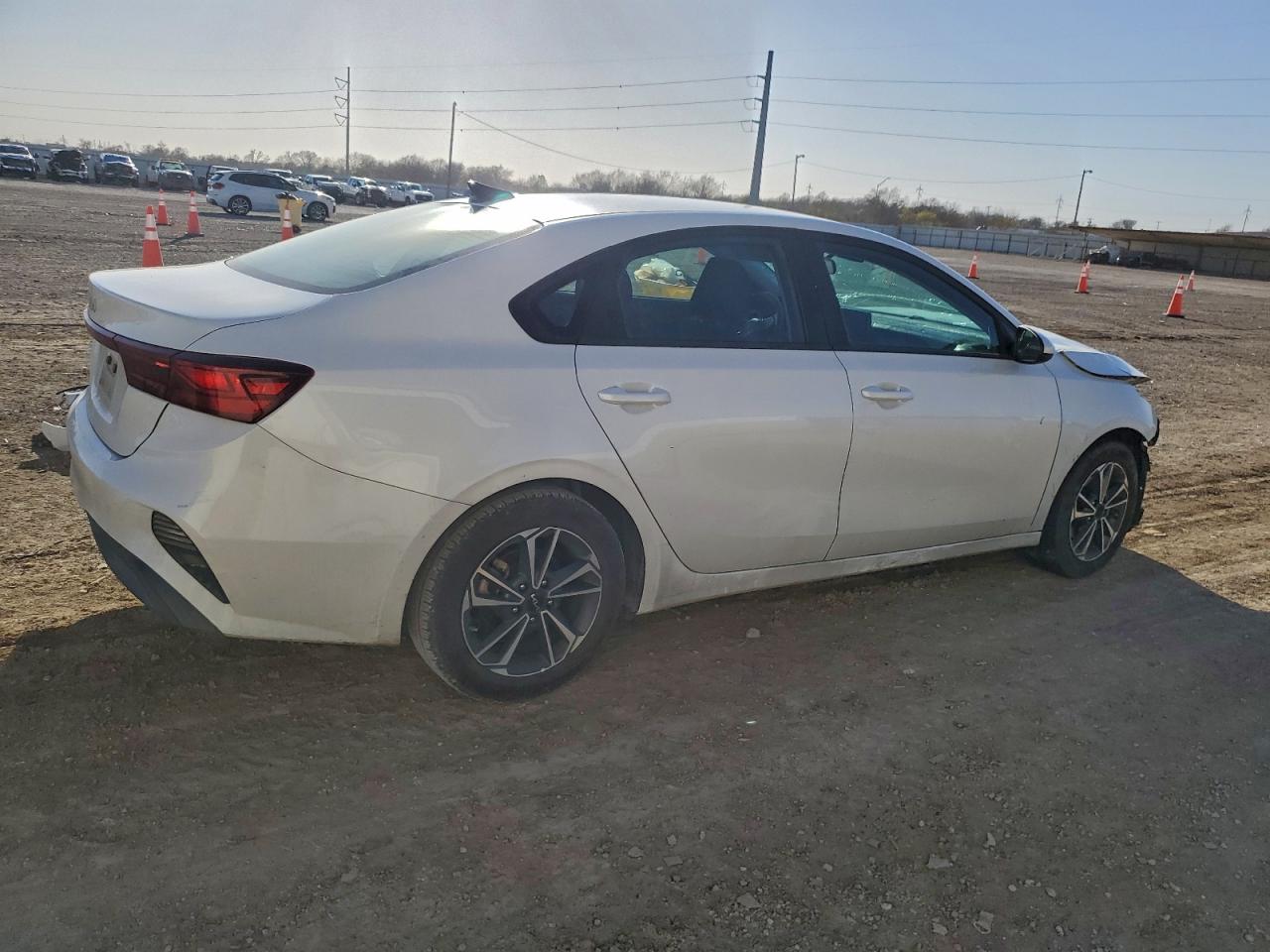 2024 KIA FORTE LX photo 3
