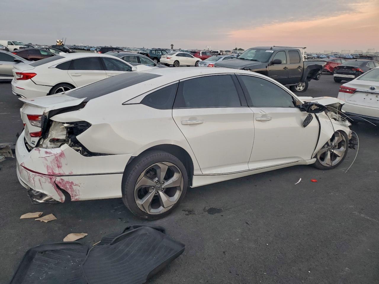 2018 HONDA ACCORD TOURING photo 3
