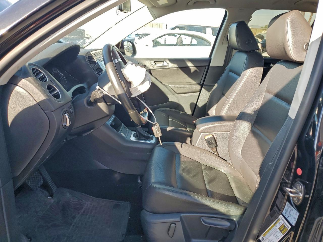 2016 VOLKSWAGEN TIGUAN S photo 7