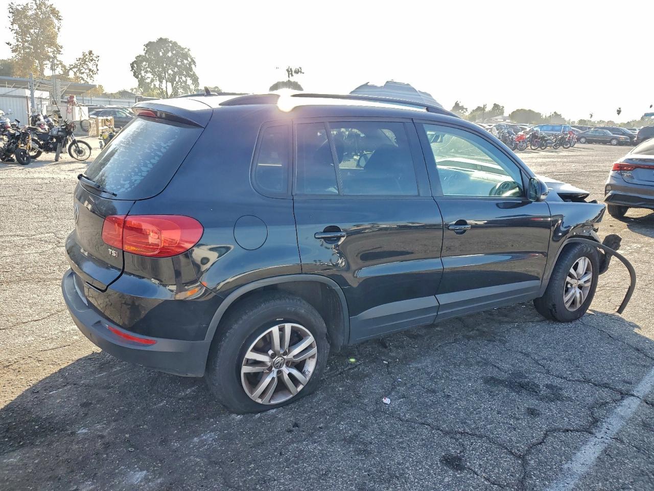 2016 VOLKSWAGEN TIGUAN S photo 3