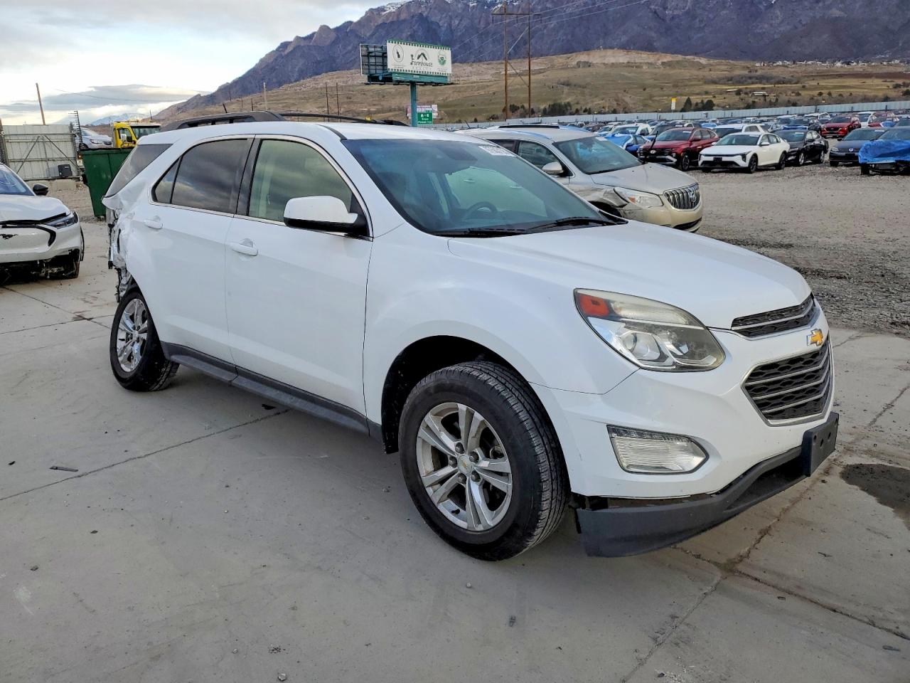 2016 CHEVROLET EQUINOX LT photo 4