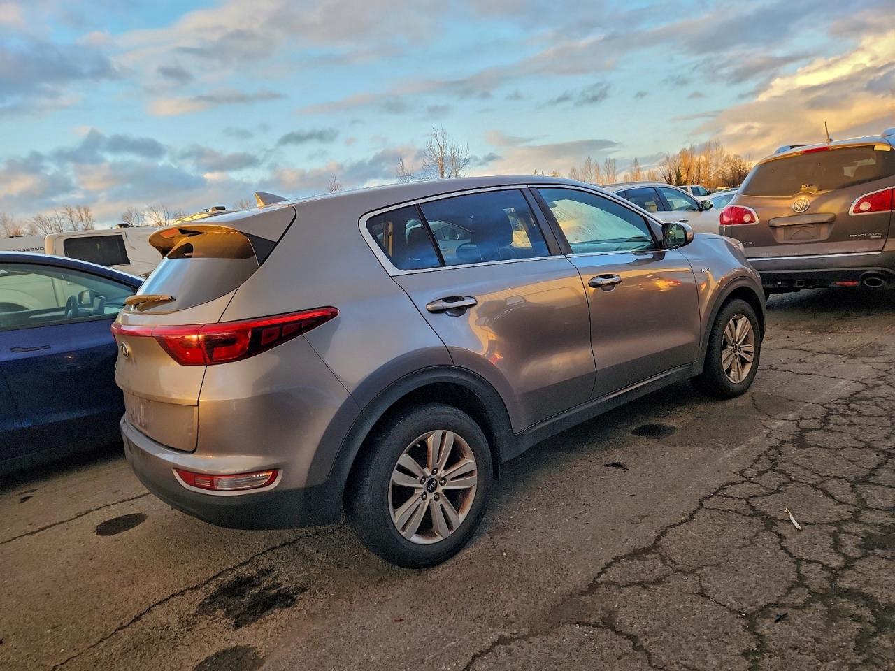2017 KIA SPORTAGE LX photo 3