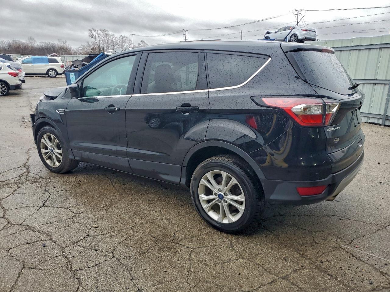 2017 FORD ESCAPE SE photo 2