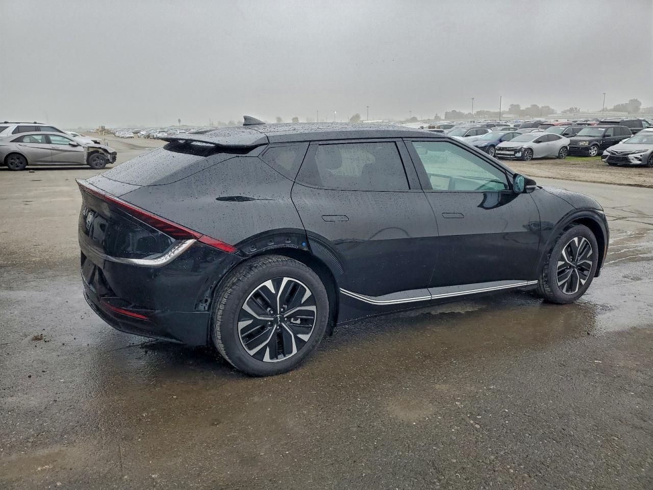 2024 KIA EV6 LIGHT photo 3