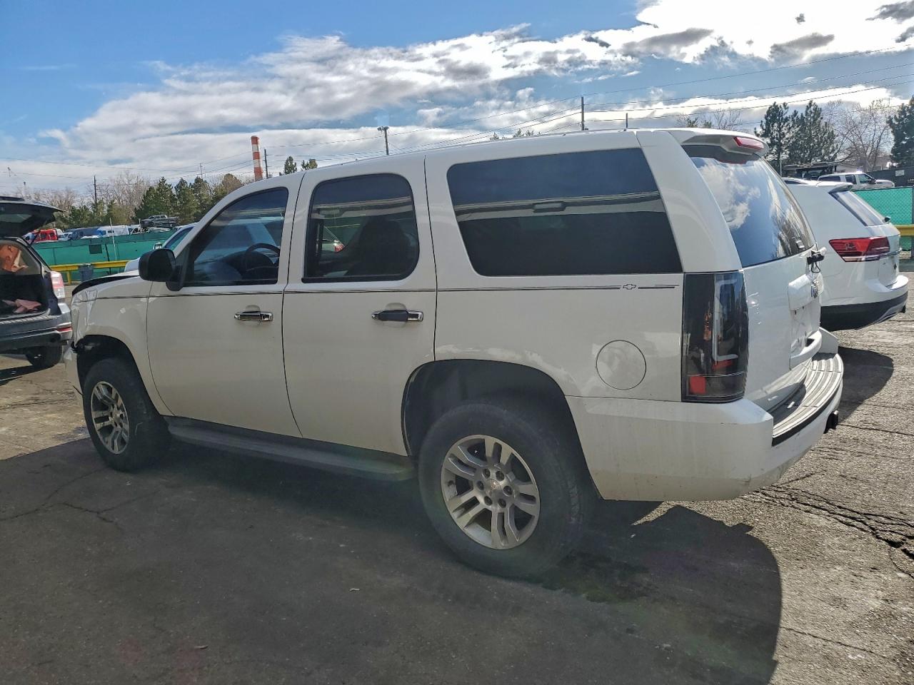 2011 CHEVROLET TAHOE K1500 photo 2