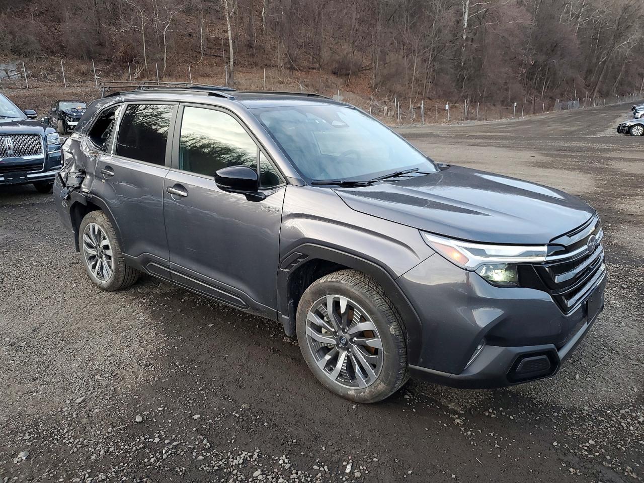 2025 SUBARU FORESTER TOURING photo 4
