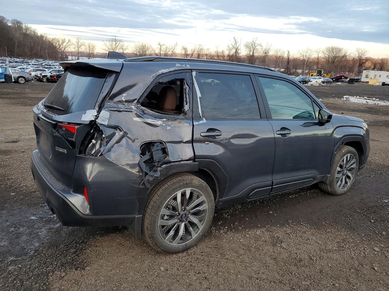 2025 SUBARU FORESTER TOURING photo 3