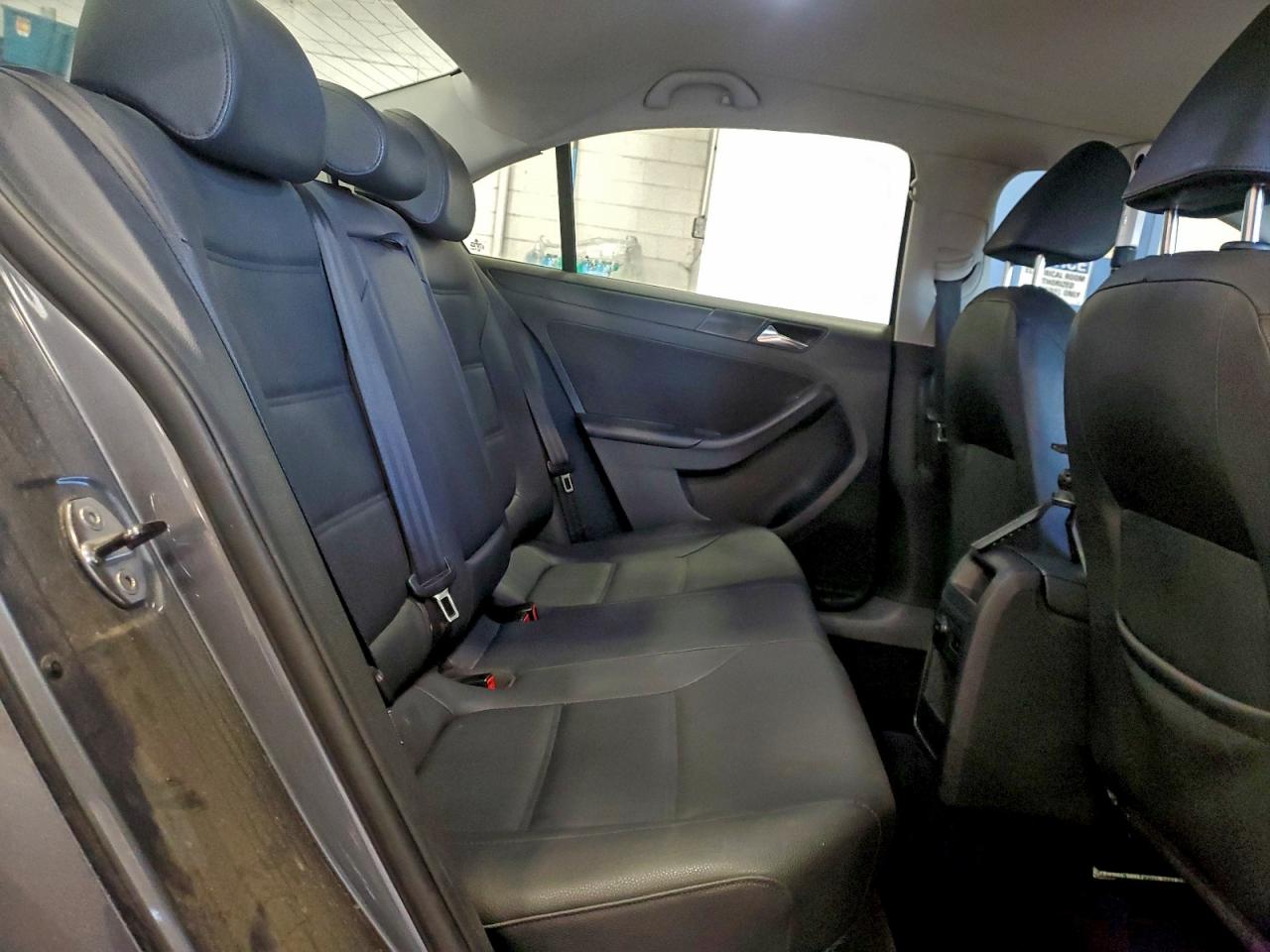 2011 VOLKSWAGEN JETTA SE photo 10