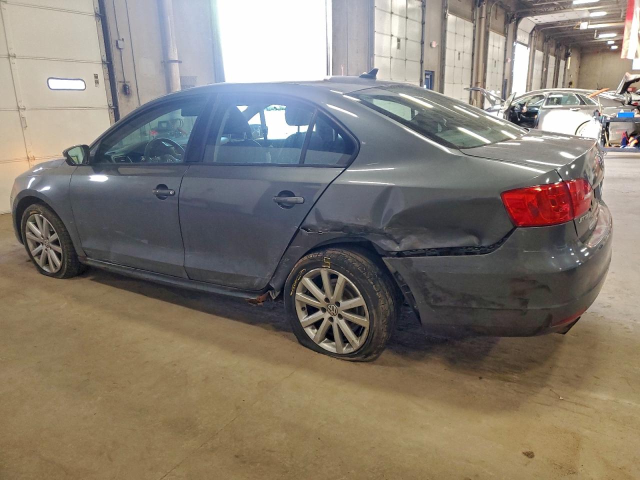 2011 VOLKSWAGEN JETTA SE photo 2