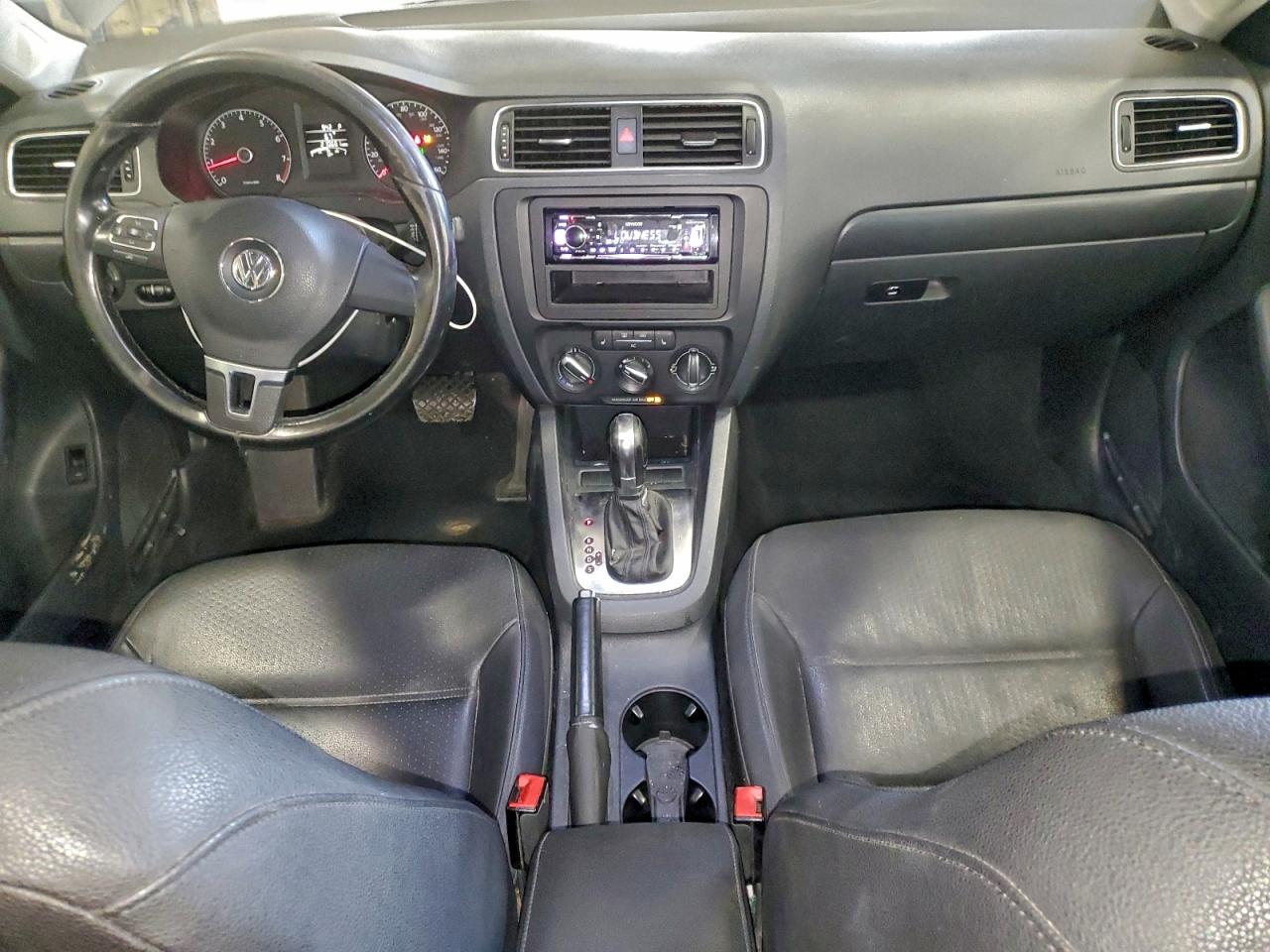2011 VOLKSWAGEN JETTA SE photo 8