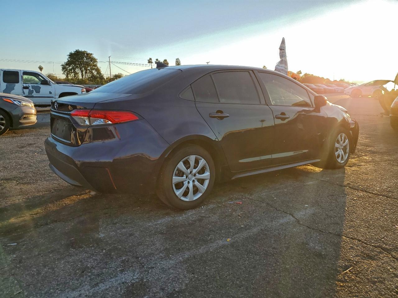 2020 TOYOTA COROLLA LE photo 3