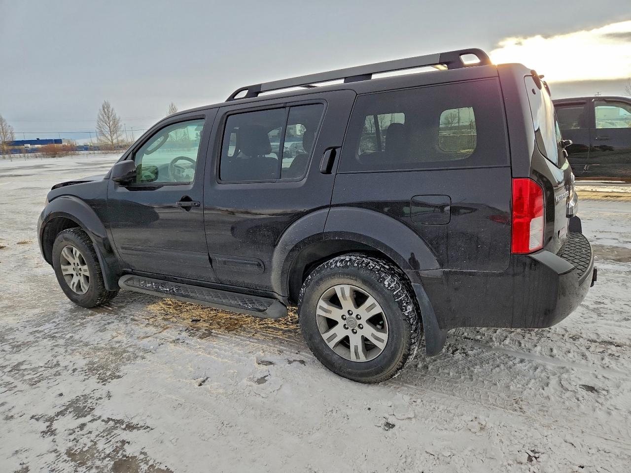 2012 NISSAN PATHFINDER S photo 2