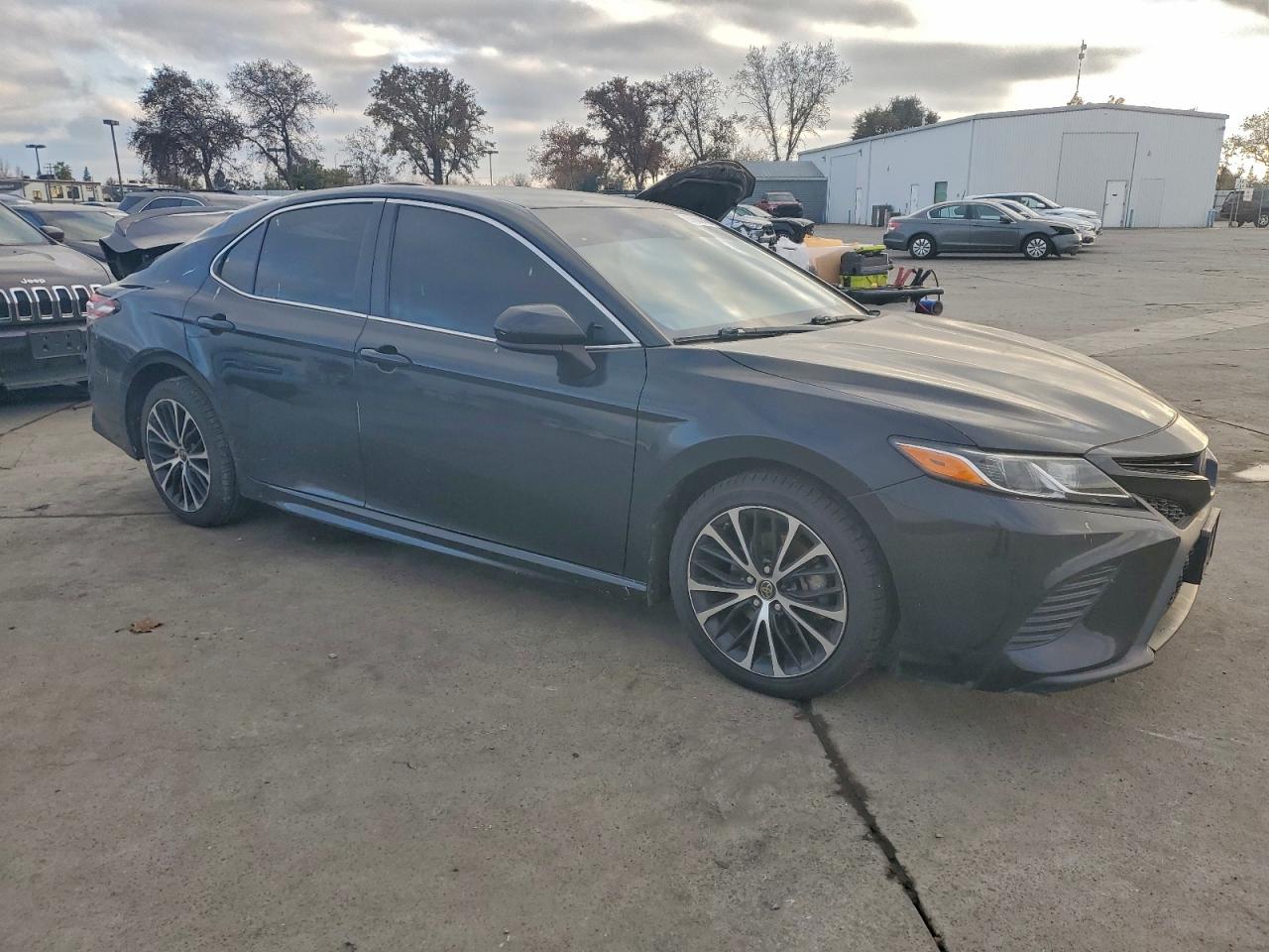 2018 TOYOTA CAMRY L photo 4