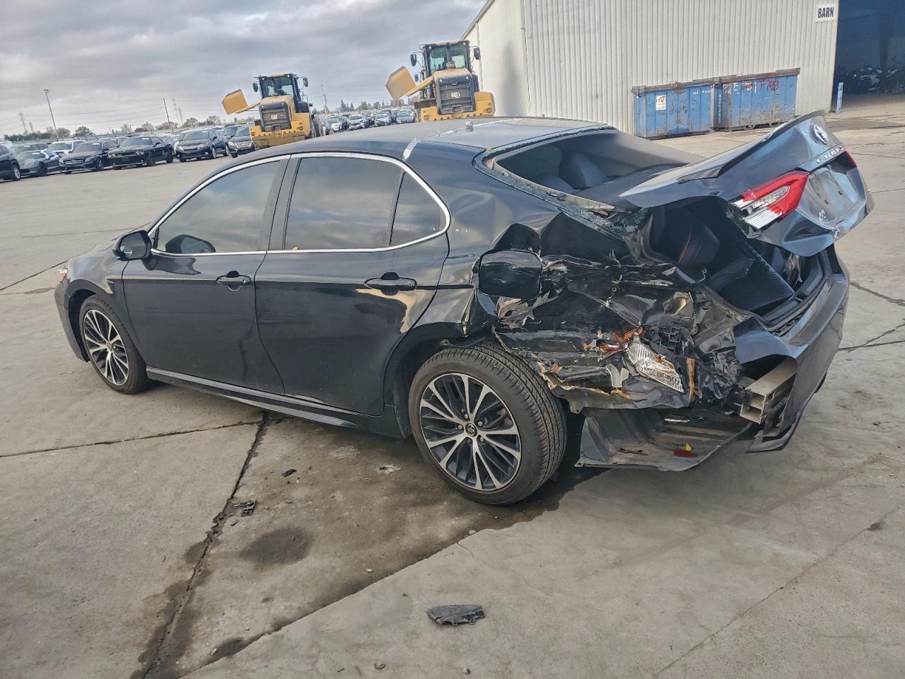 2018 TOYOTA CAMRY L photo 2