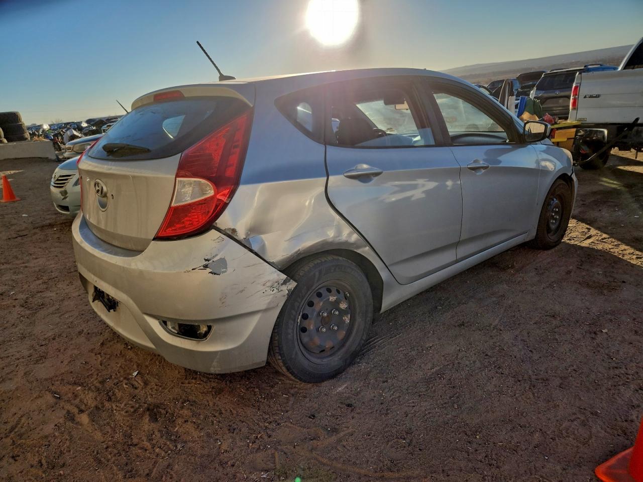 2016 HYUNDAI ACCENT SE photo 3