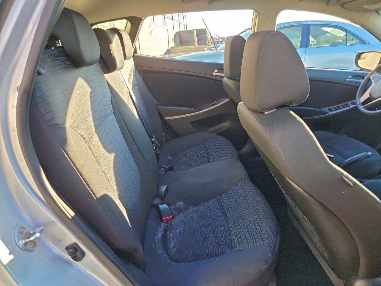 2016 HYUNDAI ACCENT SE photo 10