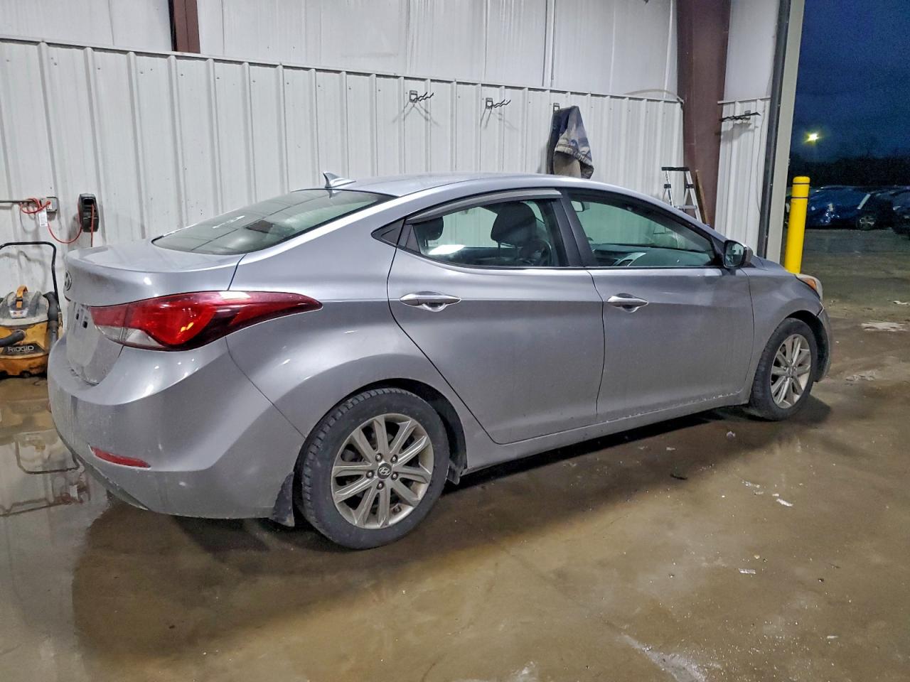 2015 HYUNDAI ELANTRA SE photo 3