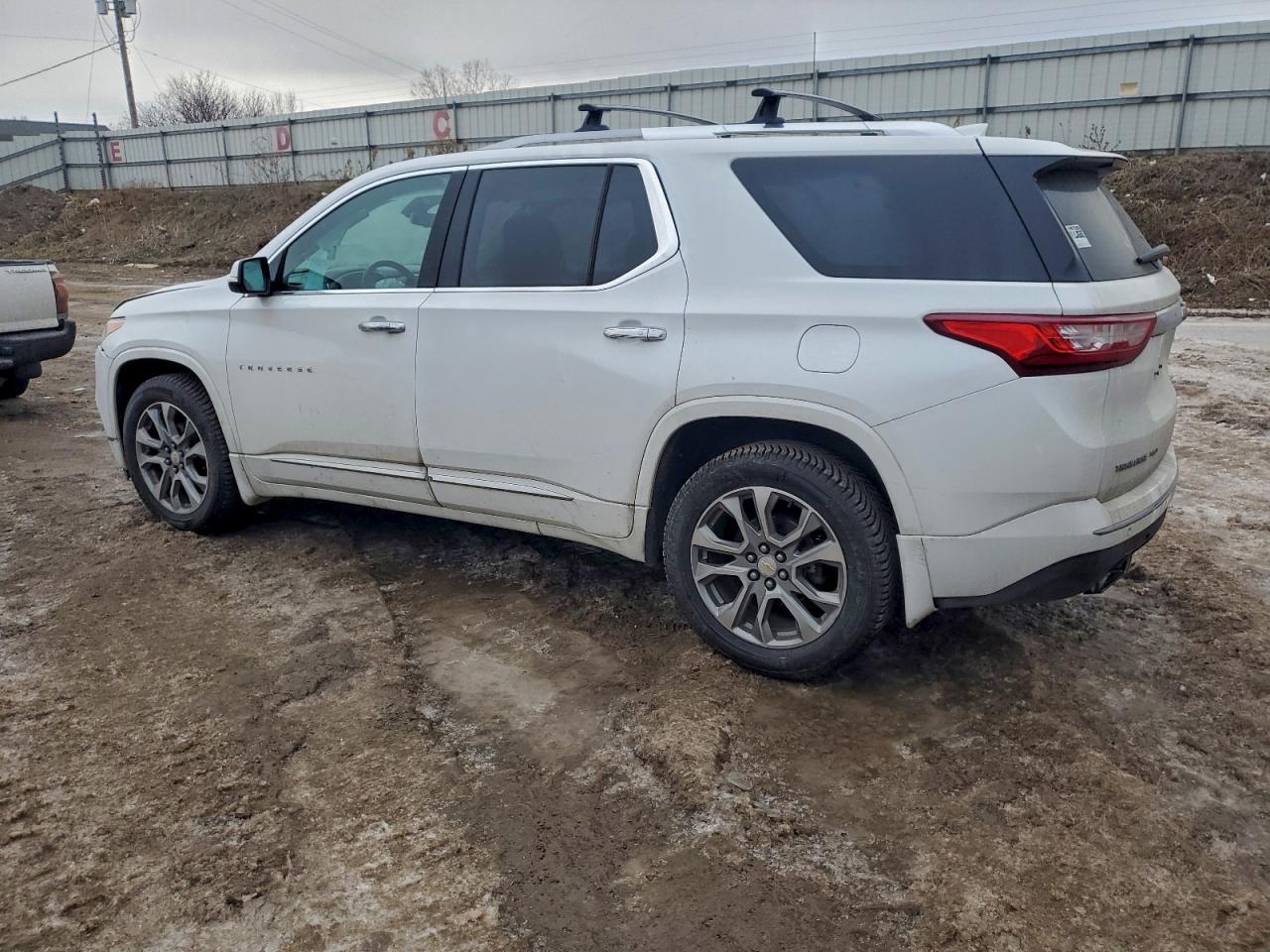 2019 CHEVROLET TRAVERSE PREMIER photo 2
