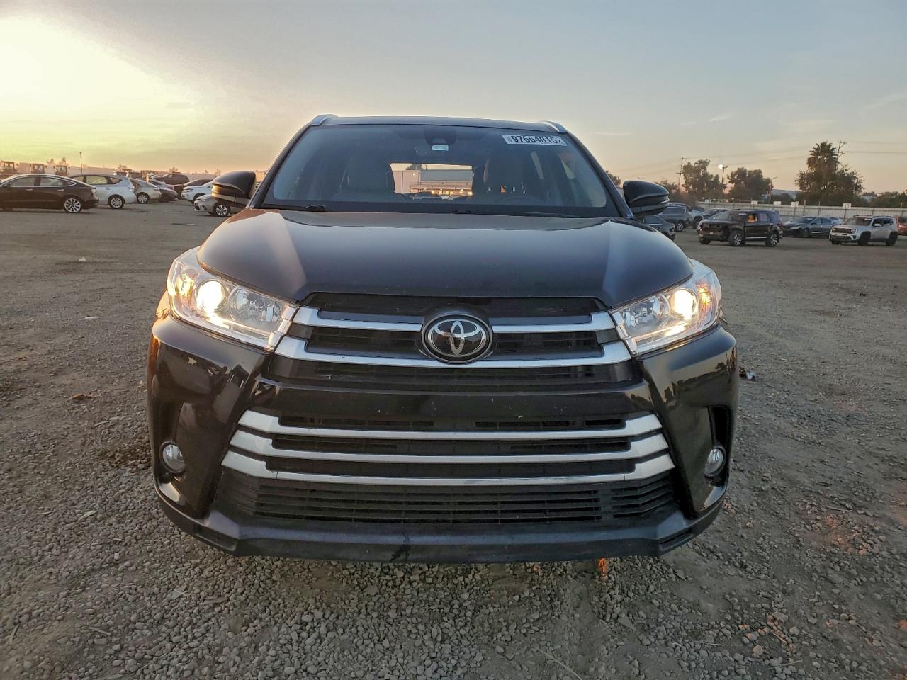 2019 TOYOTA HIGHLANDER SE photo 5