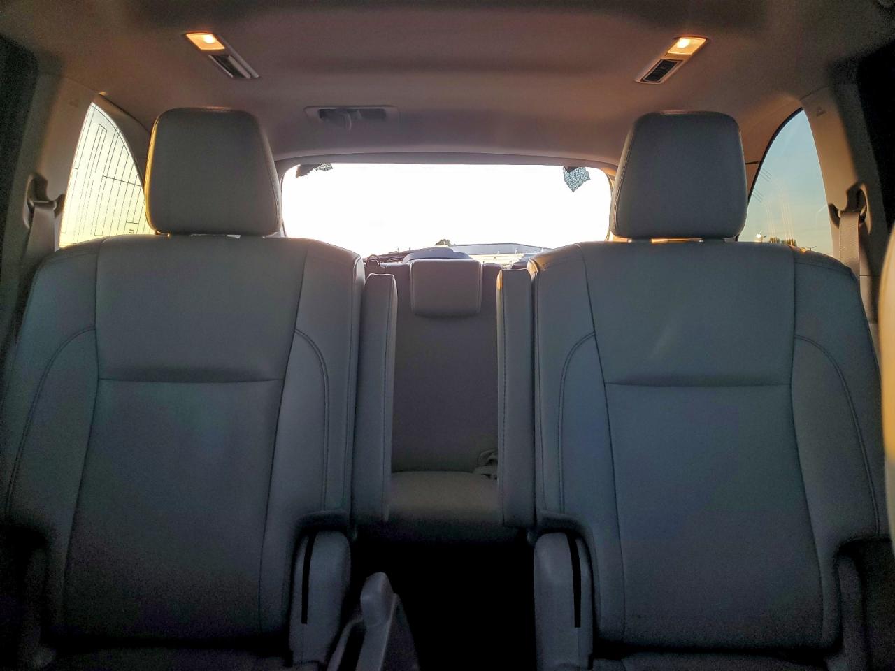 2019 TOYOTA HIGHLANDER SE photo 10
