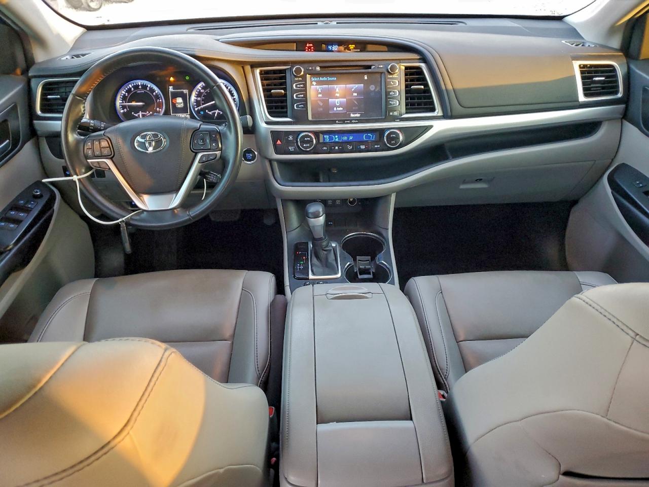 2019 TOYOTA HIGHLANDER SE photo 8