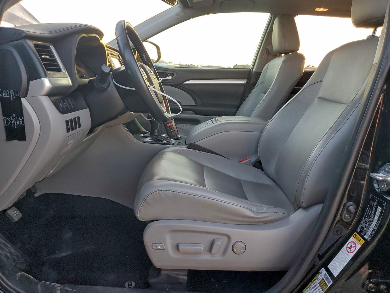 2019 TOYOTA HIGHLANDER SE photo 7