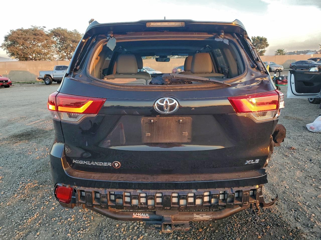 2019 TOYOTA HIGHLANDER SE photo 6