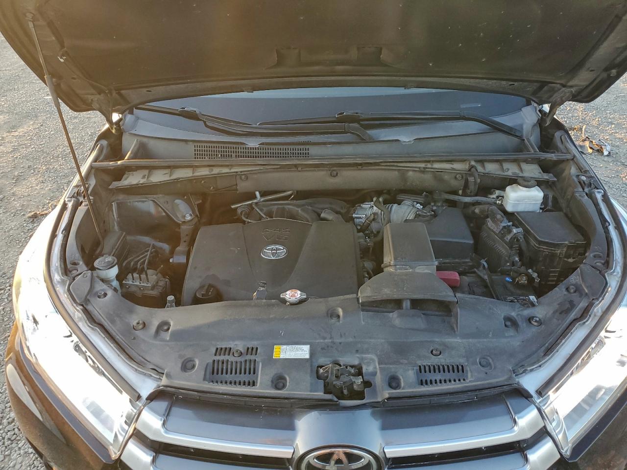 2019 TOYOTA HIGHLANDER SE photo 12