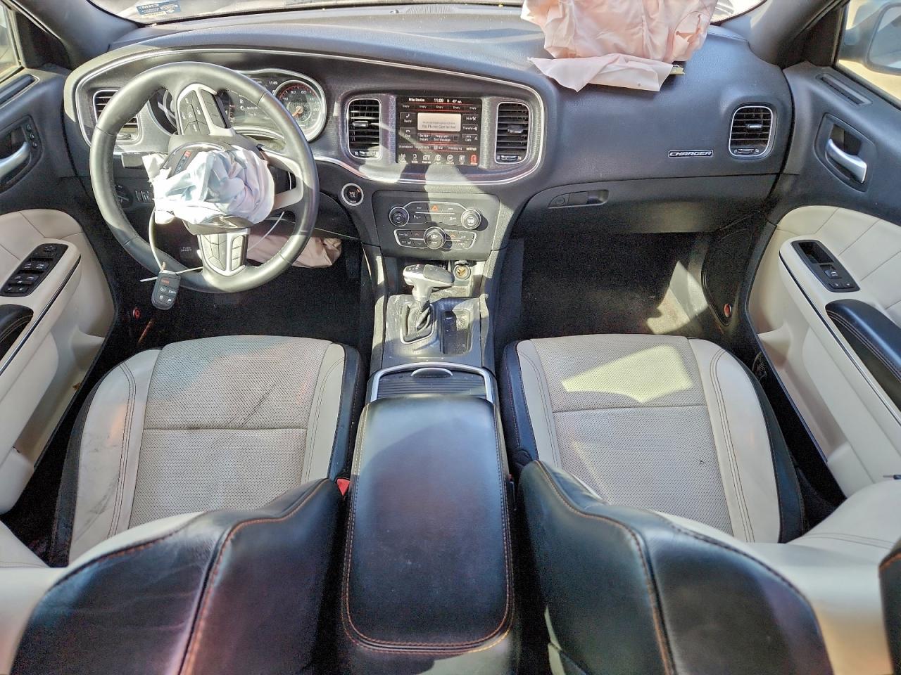 2016 DODGE CHARGER SXT photo 8
