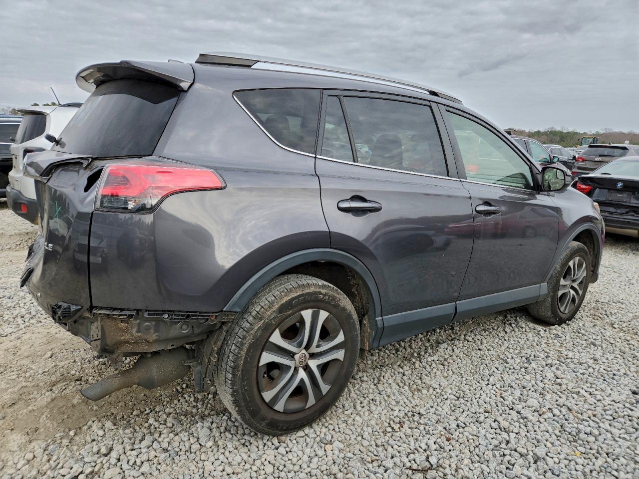 2018 TOYOTA RAV4 LE photo 3