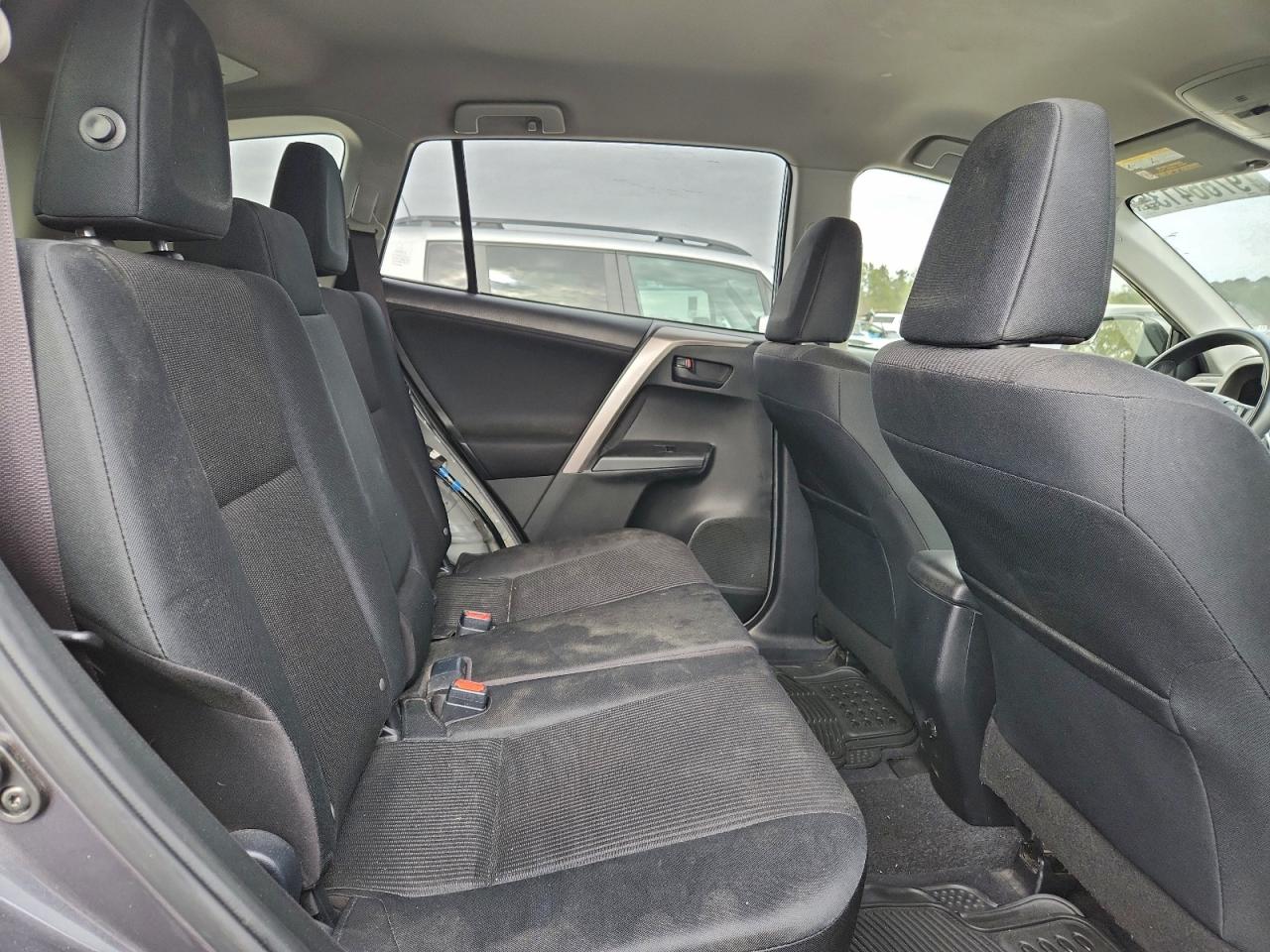2018 TOYOTA RAV4 LE photo 11