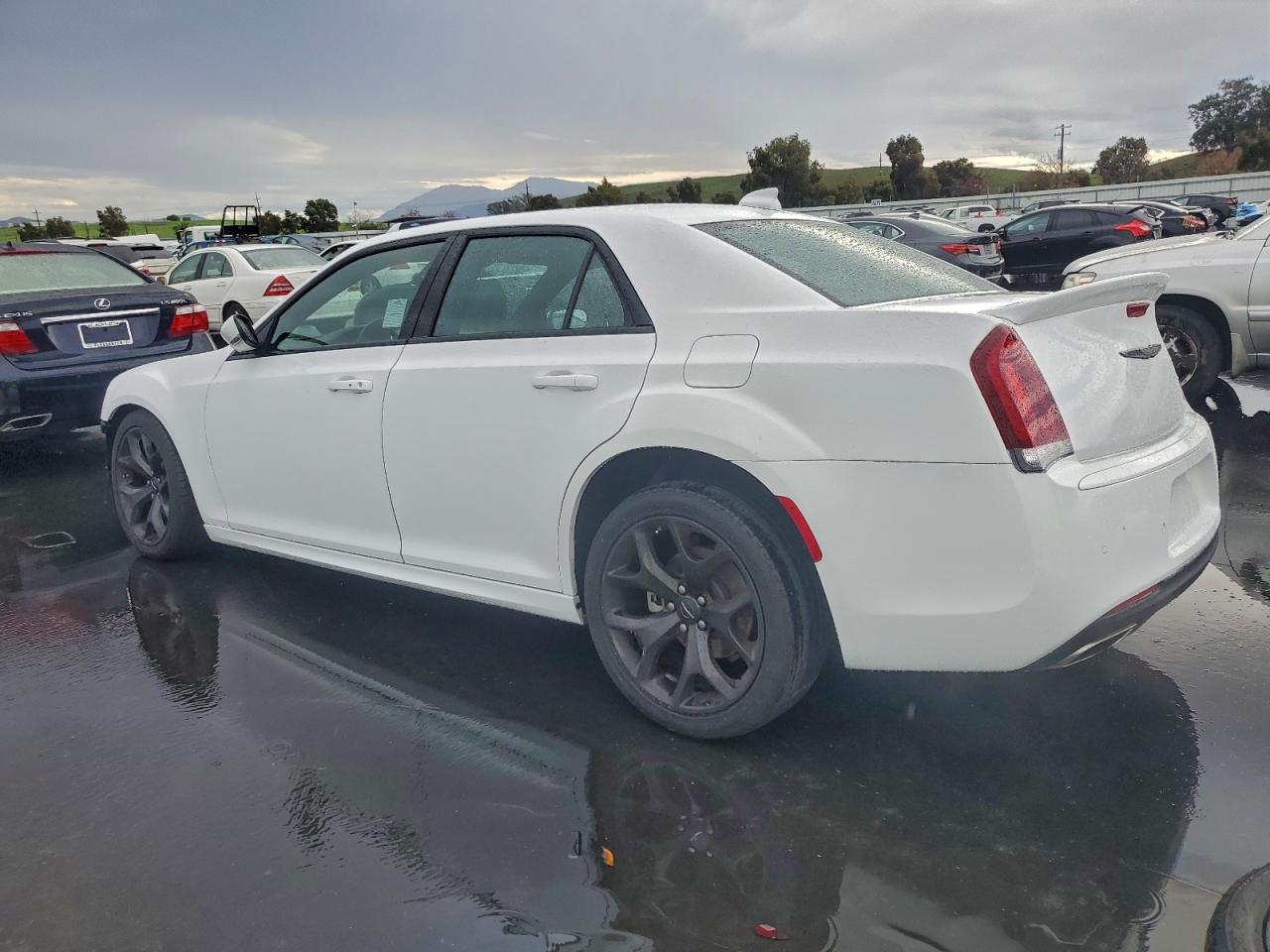 2022 CHRYSLER 300 S photo 2