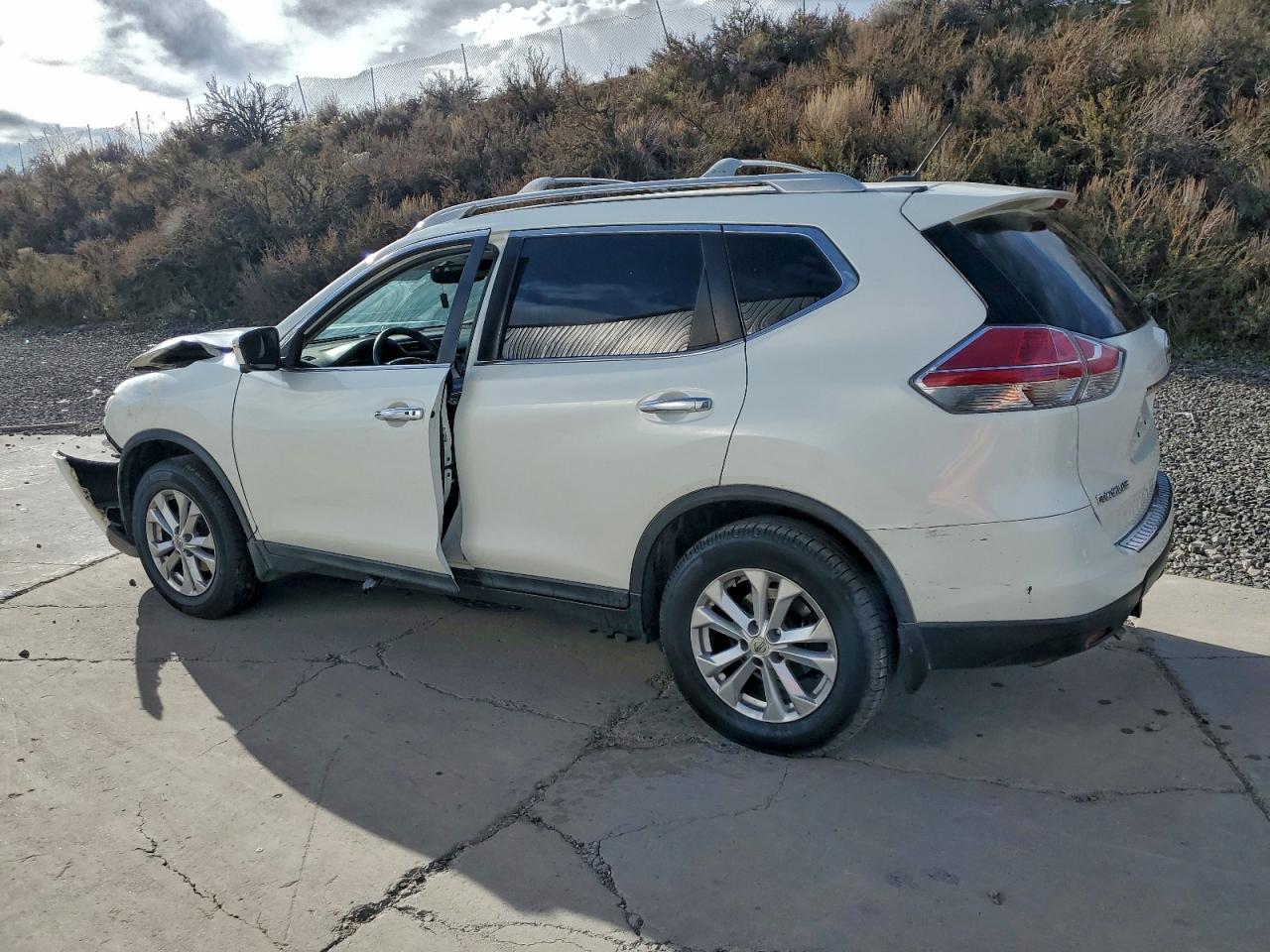 2016 NISSAN ROGUE S photo 2