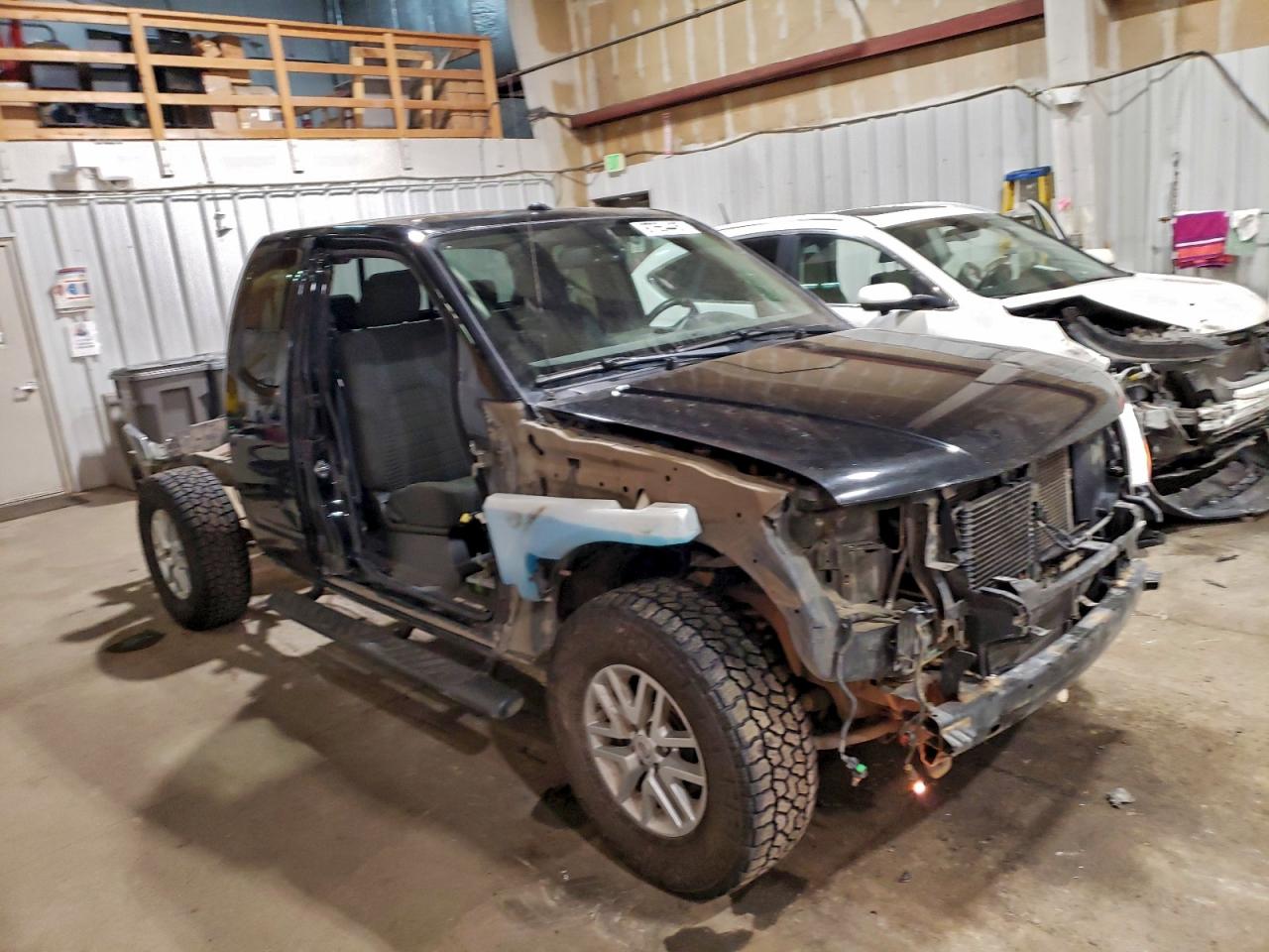 2018 NISSAN FRONTIER SV photo 4
