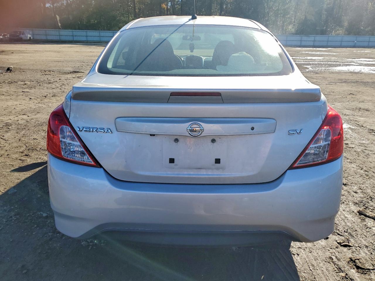 2019 NISSAN VERSA S photo 6
