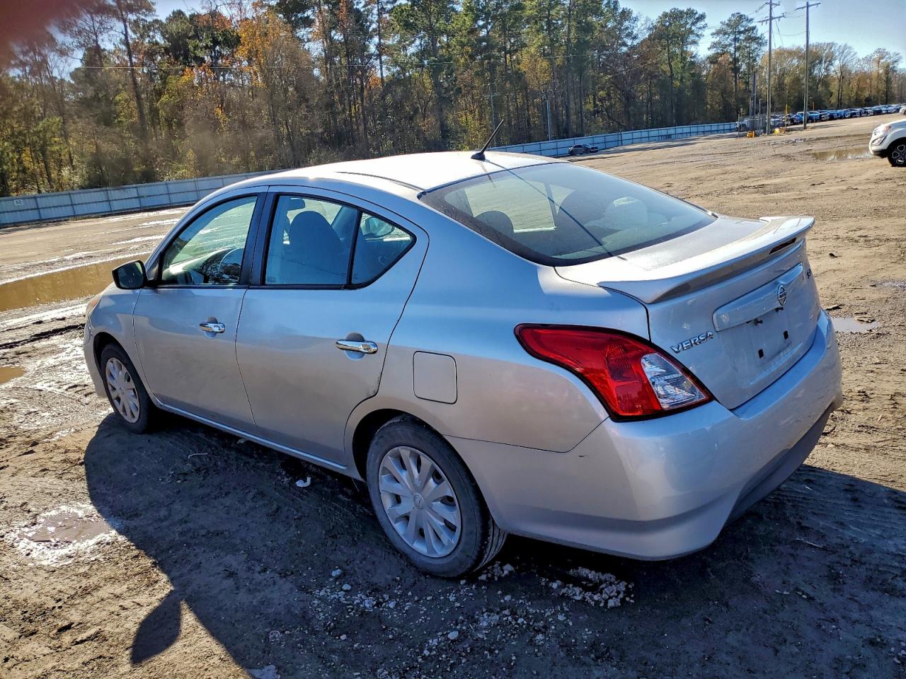 2019 NISSAN VERSA S photo 2