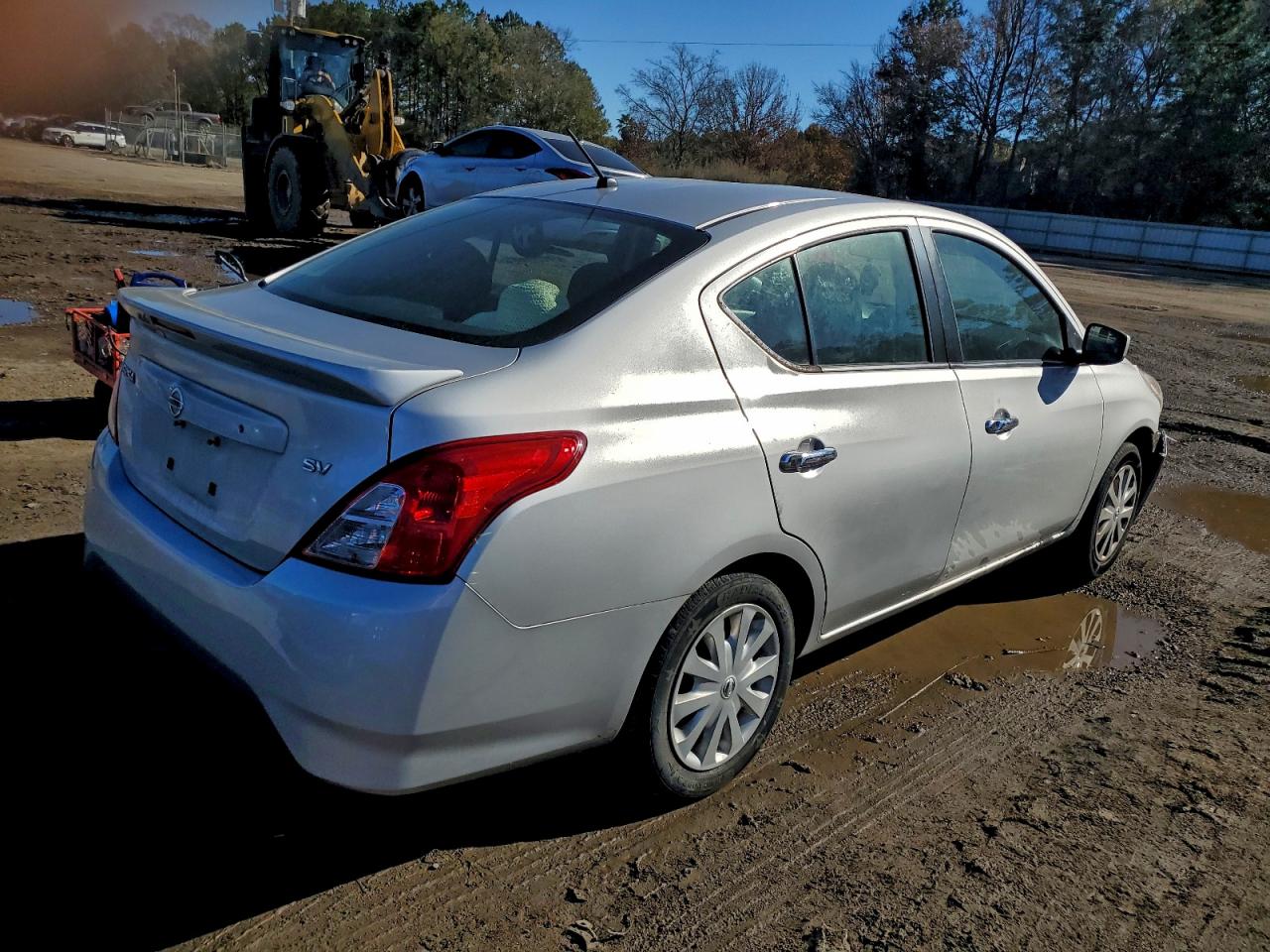 2019 NISSAN VERSA S photo 3