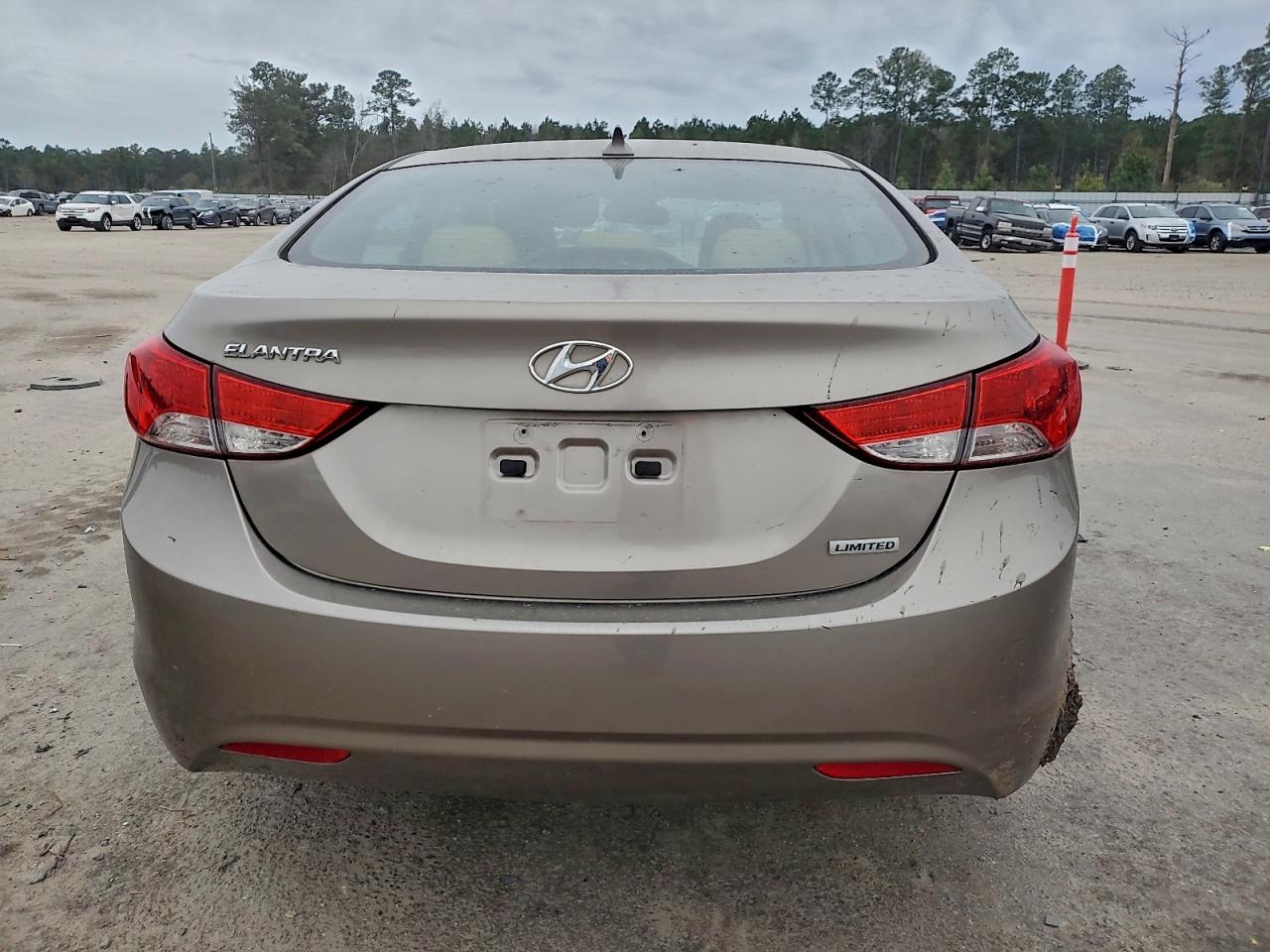 2013 HYUNDAI ELANTRA GLS photo 6