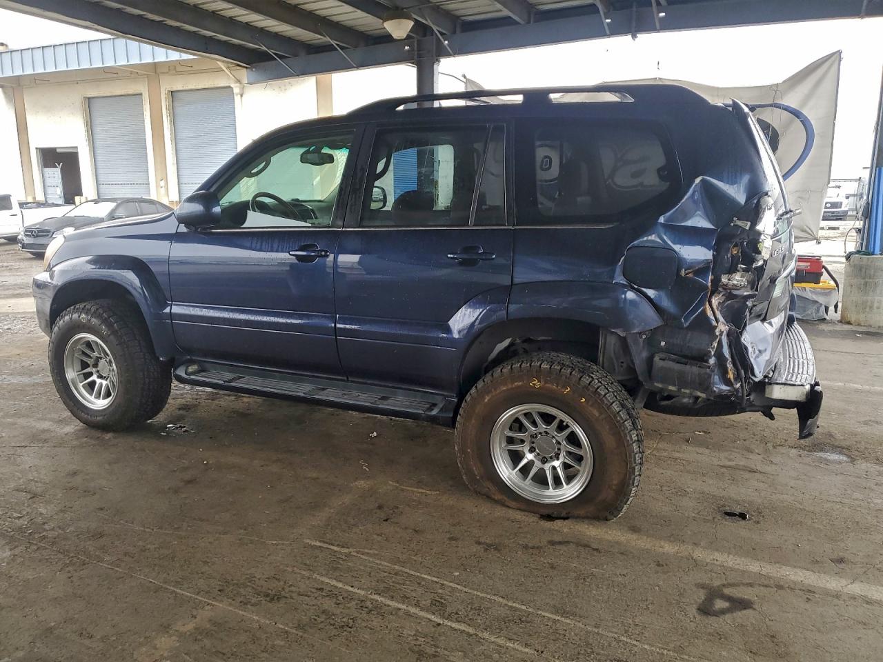 2004 LEXUS GX 470 photo 2