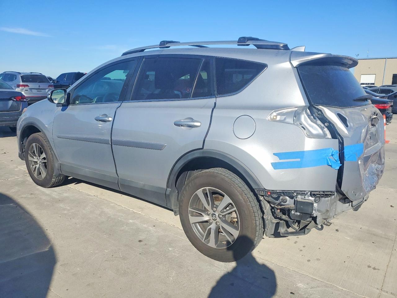 2017 TOYOTA RAV4 XLE photo 2