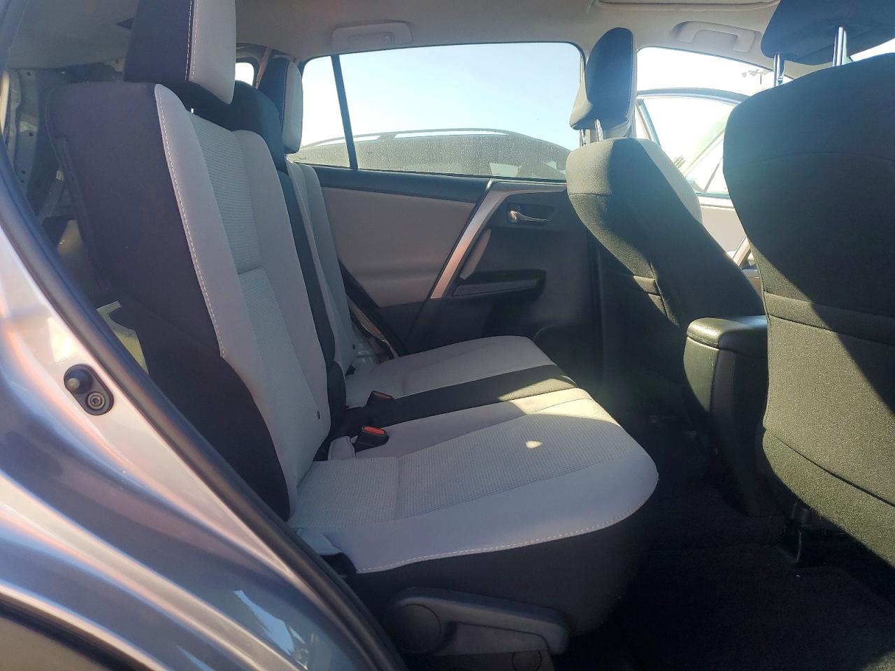 2017 TOYOTA RAV4 XLE photo 11