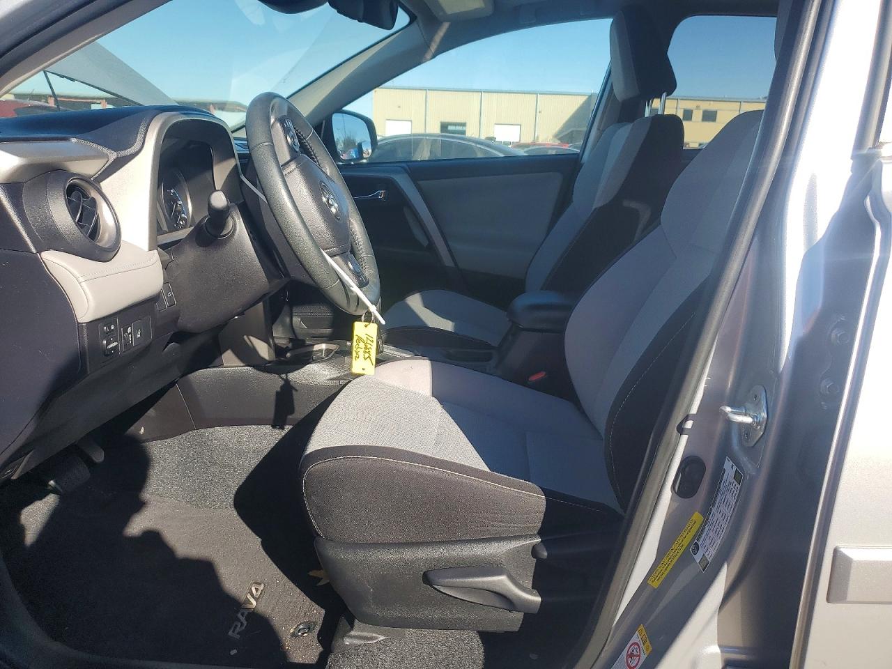 2017 TOYOTA RAV4 XLE photo 7