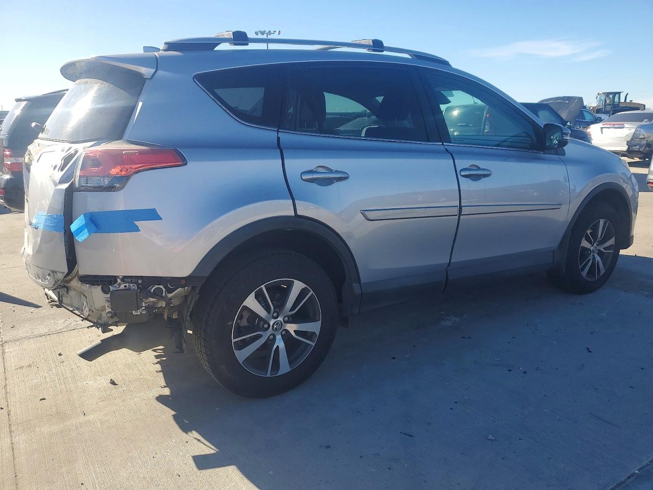 2017 TOYOTA RAV4 XLE photo 3
