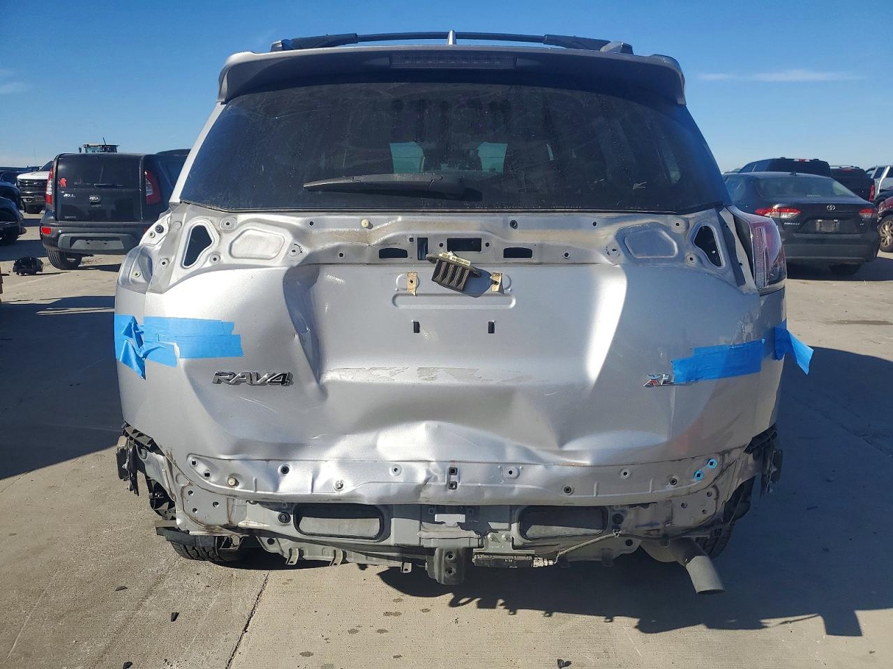 2017 TOYOTA RAV4 XLE photo 6