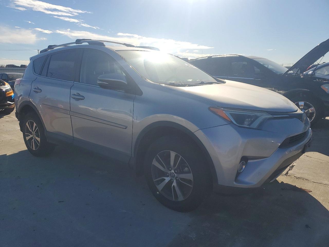2017 TOYOTA RAV4 XLE photo 4