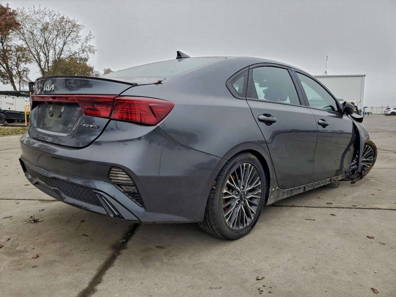 2023 KIA FORTE GT LINE photo 3